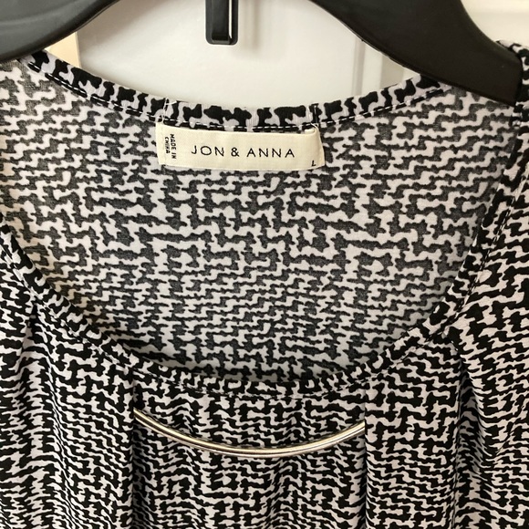 Woman’s top - Picture 2 of 2